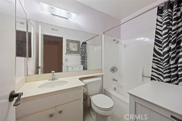 Detail Gallery Image 13 of 19 For 21107 via Arnaz, Yorba Linda,  CA 92887 - 2 Beds | 2/1 Baths