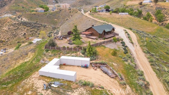 770 Roads End, Lebec CA: https://media.crmls.org/medias/c57c6a66-36c0-45ec-90e6-b93467111558.jpg