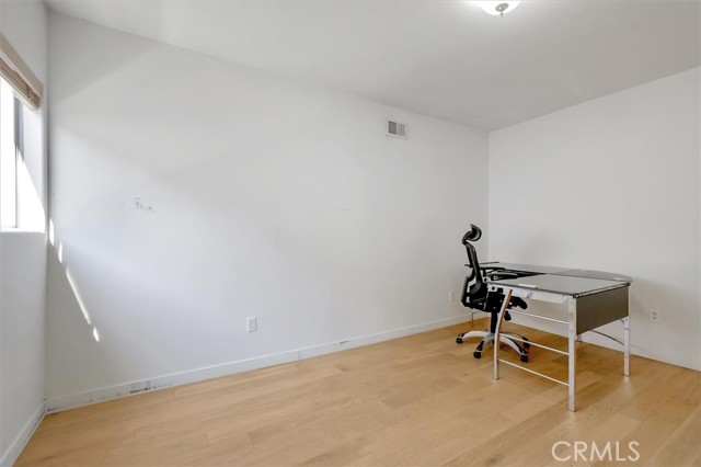 Detail Gallery Image 23 of 66 For 24216 Calvert St, Woodland Hills,  CA 91367 - 5 Beds | 3/1 Baths