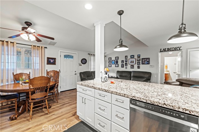 Detail Gallery Image 9 of 41 For 19160 Avenue of the Oaks #B,  Newhall,  CA 91321 - 2 Beds | 1 Baths