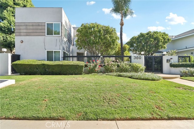 Detail Gallery Image 2 of 12 For 360 S Los Robles Ave #11,  Pasadena,  CA 91101 - 2 Beds | 2 Baths