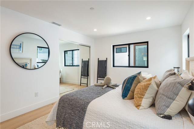 Detail Gallery Image 15 of 30 For 707 2nd St, Hermosa Beach,  CA 90254 - 4 Beds | 4/1 Baths