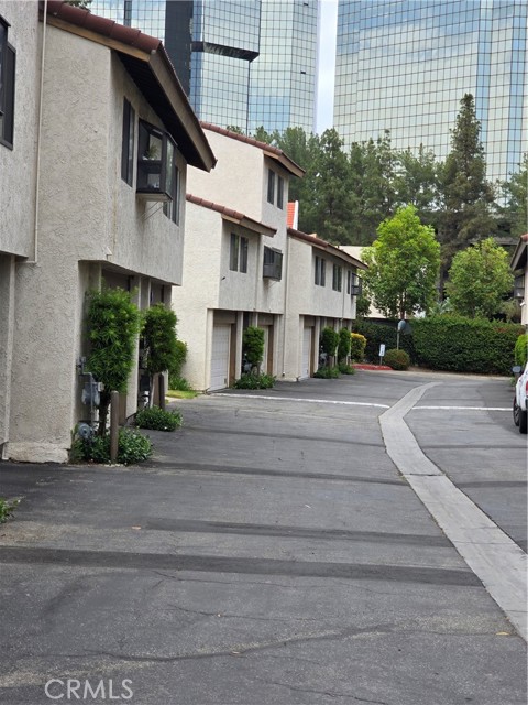 Detail Gallery Image 2 of 18 For 5800 Owensmouth Ave #21,  Woodland Hills,  CA 91367 - 2 Beds | 2 Baths