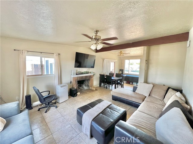Detail Gallery Image 8 of 25 For 23079 Minnetonka Rd, Apple Valley,  CA 92308 - 3 Beds | 1 Baths