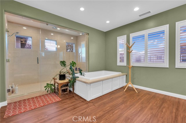 Image 30 of 66 For 220 Barnes  