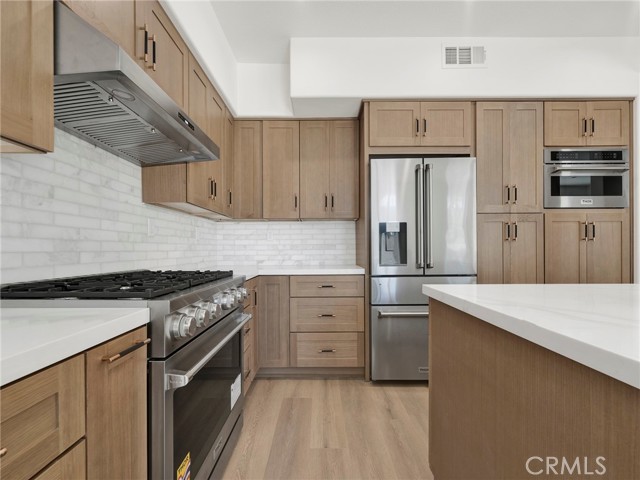 Detail Gallery Image 13 of 29 For 28374 Stansfield Ln, Saugus,  CA 91350 - 3 Beds | 3 Baths