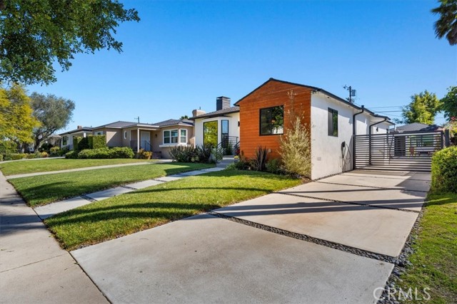 1834 Stearns Drive, Los Angeles CA: https://media.crmls.org/medias/c583807b-dc42-4c6c-bfb1-0fe5beba19f6.jpg