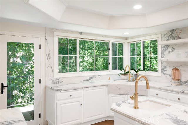 Detail Gallery Image 22 of 55 For 4851 Corbin Ave, Tarzana,  CA 91356 - 6 Beds | 6 Baths