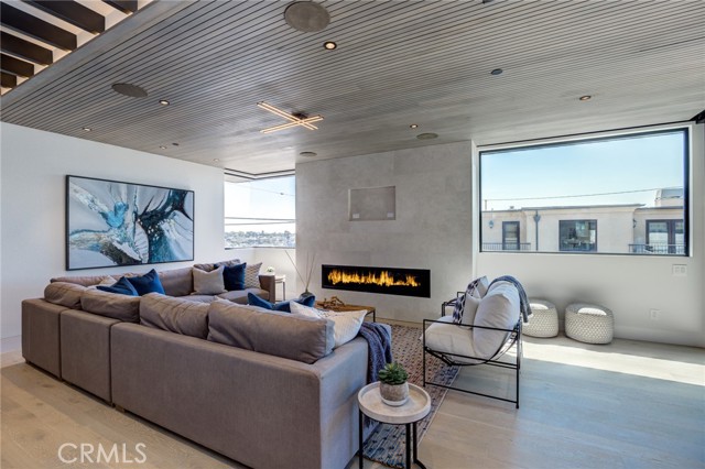 405 26th Street, Manhattan Beach, California 90266, 4 Bedrooms Bedrooms, ,1 BathroomBathrooms,Residential,Sold,26th Street,SB21203664