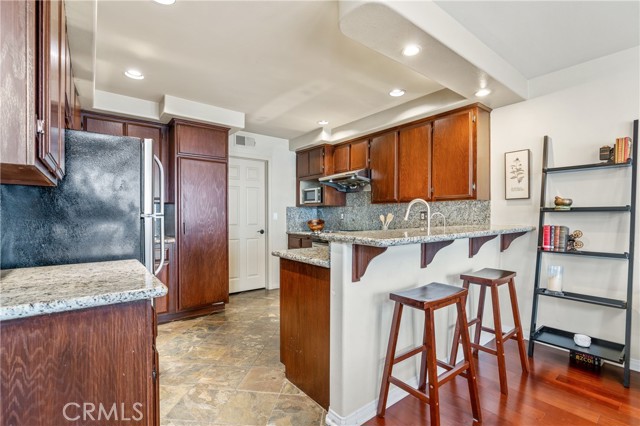 Kitchen with Breakfast Bar