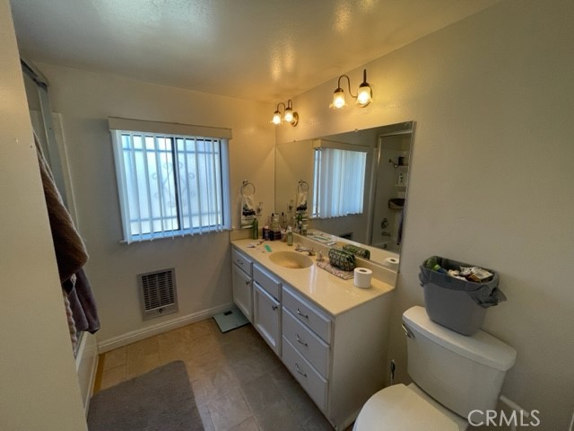 Detail Gallery Image 15 of 19 For 2111 Scott Rd, Burbank,  CA 91504 - 2 Beds | 1 Baths