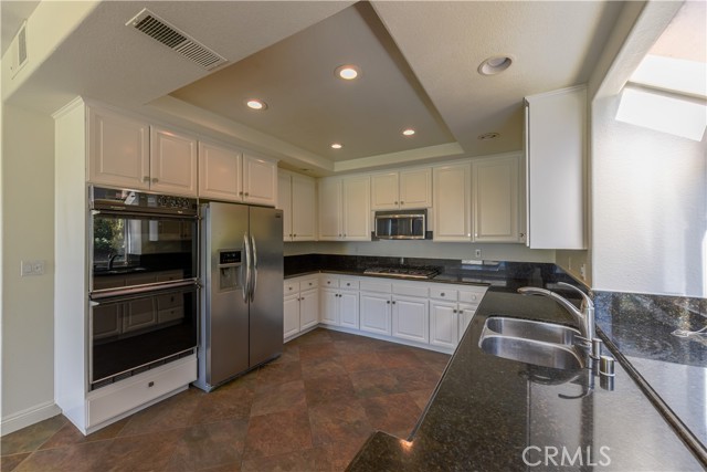 Detail Gallery Image 16 of 69 For 21455 Birdhollow Dr, Rancho Santa Margarita,  CA 92679 - 4 Beds | 2/1 Baths