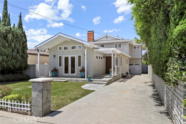 1069 Avenue D, Redondo Beach CA: https://media.crmls.org/medias/c5881dd6-15d6-40ec-a963-7f001ea9a087.jpg