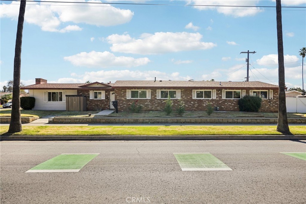 975 Brookside Avenue