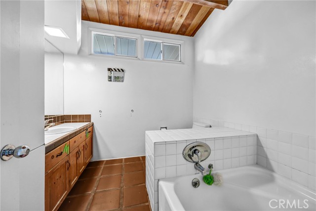 Detail Gallery Image 17 of 27 For 3830 Buena Park Dr, Studio City,  CA 91604 - 3 Beds | 3 Baths