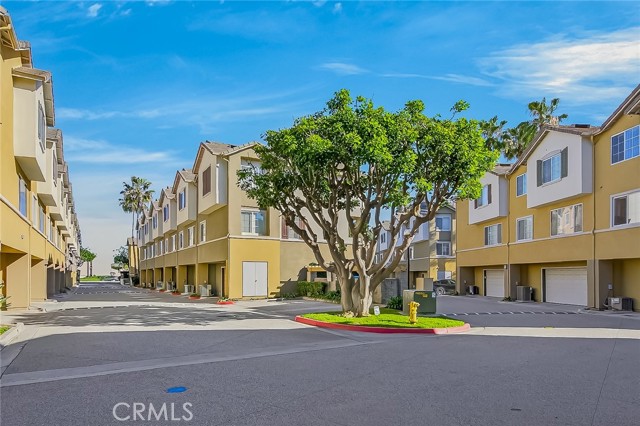 Detail Gallery Image 5 of 37 For 23429 S Vermont Ave #B,  Torrance,  CA 90502 - 3 Beds | 3 Baths