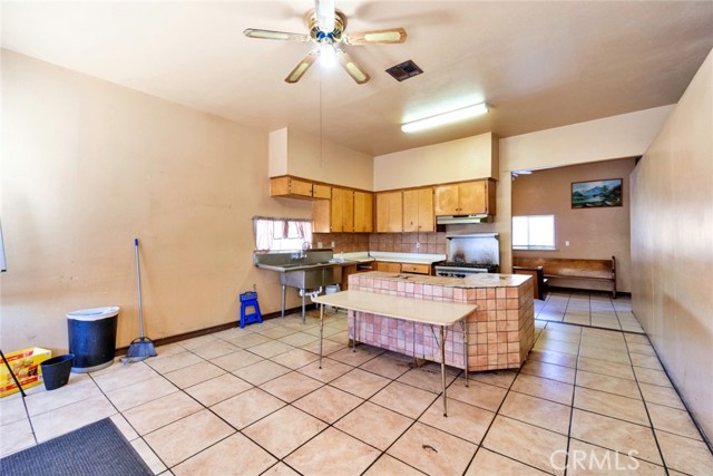 900 Sonora Street, Madera CA: https://media.crmls.org/medias/c588e4cc-0a7c-4d97-ab52-6a4b23606665.jpg