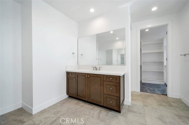 Detail Gallery Image 18 of 36 For 20638 W Deer Grass Ct Ct, Porter Ranch,  CA 91326 - 5 Beds | 5/1 Baths