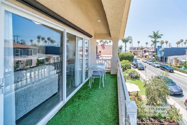 Detail Gallery Image 13 of 13 For 54 Pomona Ave, Long Beach,  CA 90803 - 3 Beds | 2 Baths