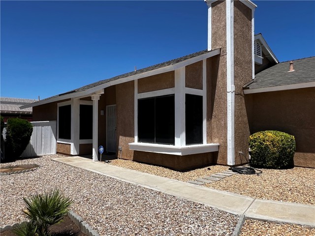 Detail Gallery Image 2 of 13 For 12424 Highgate Ave, Victorville,  CA 92395 - 3 Beds | 2 Baths