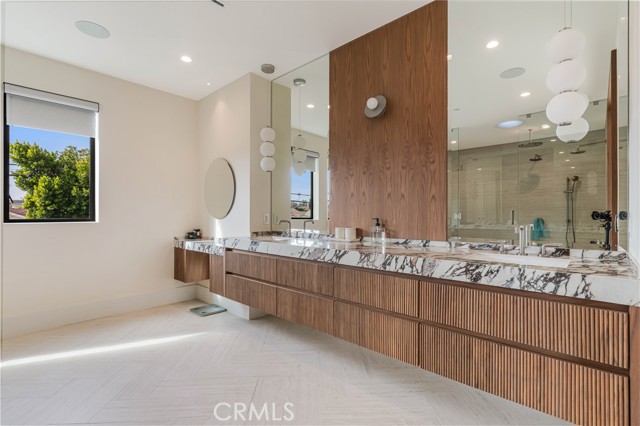 Detail Gallery Image 29 of 46 For 5075 Enfield, Encino,  CA 91316 - 4 Beds | 5 Baths