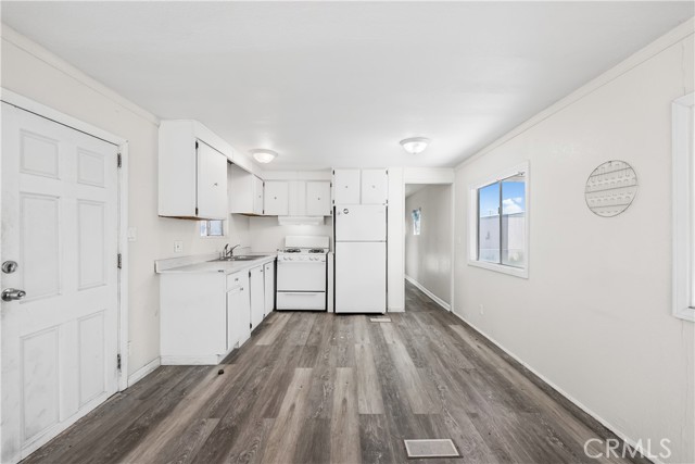 Detail Gallery Image 16 of 29 For 2013 Windharp, Rosamond,  CA 93560 - 2 Beds | 1 Baths