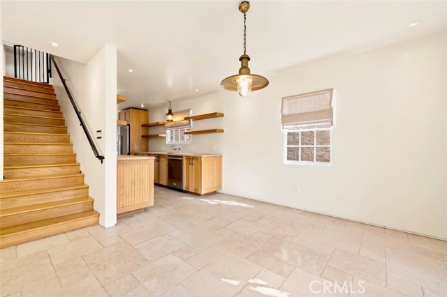 Detail Gallery Image 16 of 59 For 89 Rivo Alto Canal, Long Beach,  CA 90803 - 5 Beds | 3/1 Baths