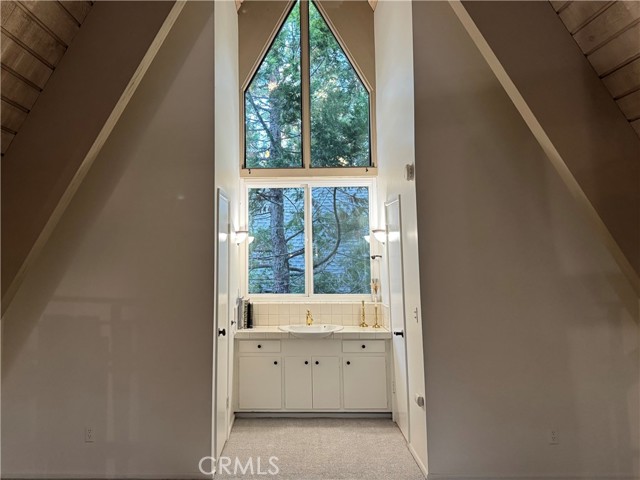 Detail Gallery Image 9 of 13 For 180 Grass Valley #37,  Lake Arrowhead,  CA 92352 - 2 Beds | 2 Baths