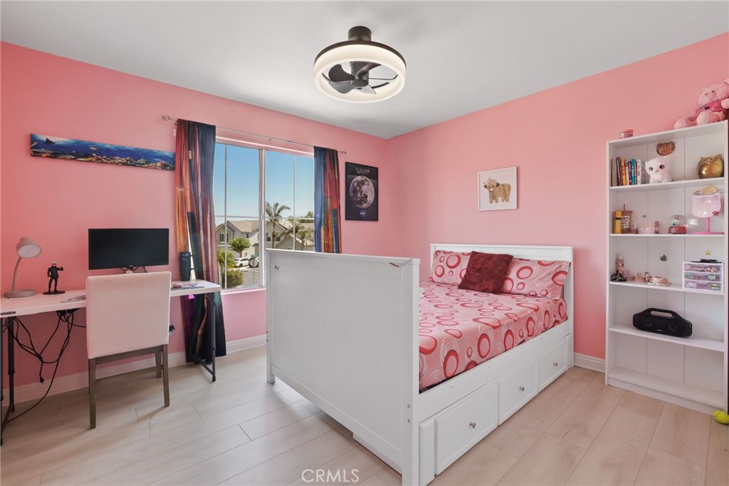 https://media.crmls.org/medias/c58d8cb7-5661-42bf-855b-002f596c9b04.jpg?preset=X-Large