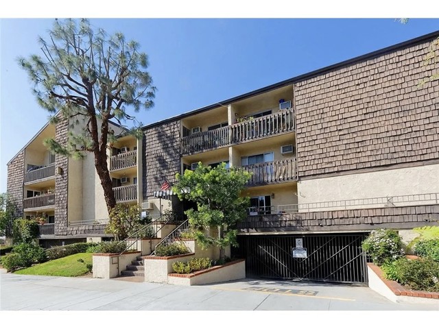 365 Burchett Street, Glendale CA: https://media.crmls.org/medias/c58e5af2-d3b1-45bd-81ae-8ea4cc3eeac1.jpg