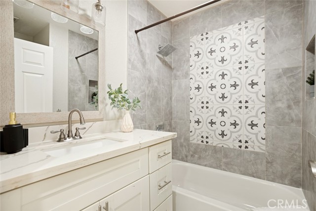Detail Gallery Image 18 of 24 For 14803 Vanowen St #9,  Van Nuys,  CA 91405 - 2 Beds | 2 Baths