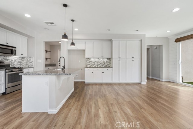 21851 Moveo Drive, Saugus CA: https://media.crmls.org/medias/c58fff57-15a6-4fa3-b0cc-cad98bade518.jpg