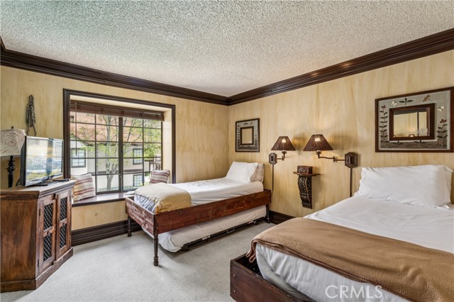 Detail Gallery Image 11 of 22 For 203 Village, Lake Arrowhead,  CA 92352 - 3 Beds | 2 Baths