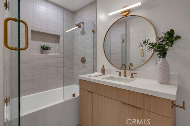 Detail Gallery Image 16 of 30 For 3682 Buckingham, Los Angeles,  CA 90016 - 4 Beds | 2 Baths