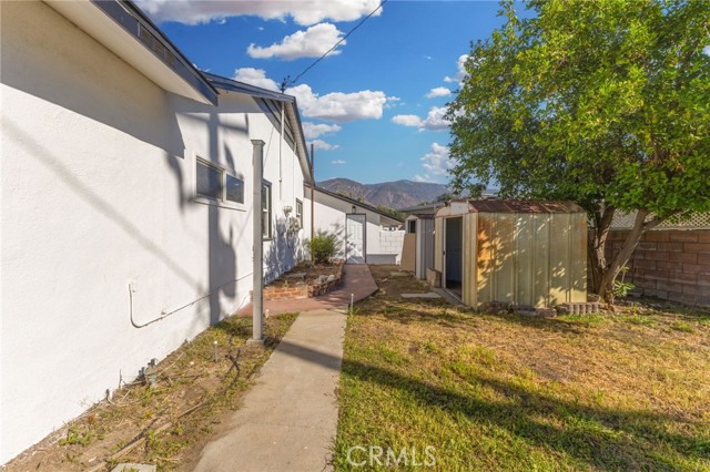 325 Echo Court, San Bernardino CA: https://media.crmls.org/medias/c592f145-20b4-42ef-a694-042d13832408.jpg