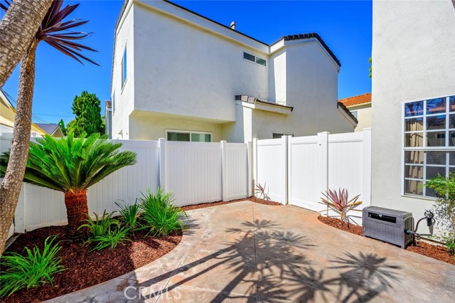 Detail Gallery Image 25 of 25 For 2525 Orange Ave #C,  Costa Mesa,  CA 92627 - 3 Beds | 2/1 Baths