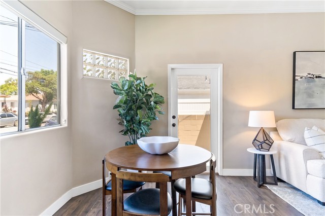 4116 E 14th Street, Long Beach CA: https://media.crmls.org/medias/c5935068-d6bb-4484-8a9d-dd2e2abeb3f3.jpg