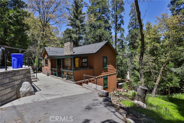 Detail Gallery Image 1 of 49 For 25214 Scenic View Dr, Crestline,  CA 92325 - 2 Beds | 2/1 Baths