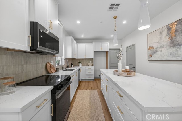 Detail Gallery Image 10 of 63 For 15540 Colorado Ave, Paramount,  CA 90723 - 6 Beds | 4 Baths