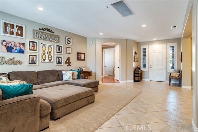 Detail Gallery Image 7 of 50 For 4096 Equestrian Ln, Norco,  CA 92860 - 4 Beds | 3 Baths