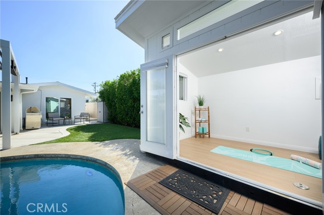 270 Cecil Place, Costa Mesa CA: https://media.crmls.org/medias/c593eb39-d9c8-43a1-94af-db6ec2c29a2e.jpg