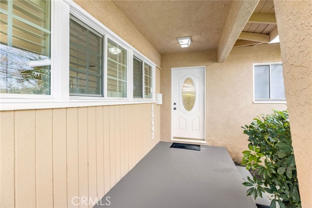 Detail Gallery Image 4 of 34 For 16642 Los Alimos St, Granada Hills,  CA 91344 - 4 Beds | 2/1 Baths