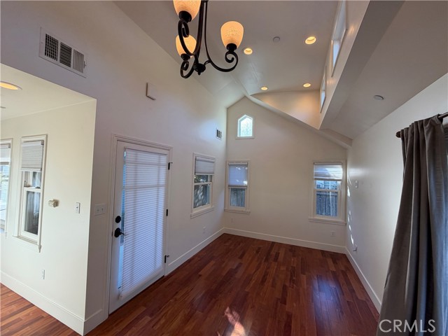 Detail Gallery Image 3 of 14 For 547 E Jefferson, Orange,  CA 92866 - 2 Beds | 1 Baths
