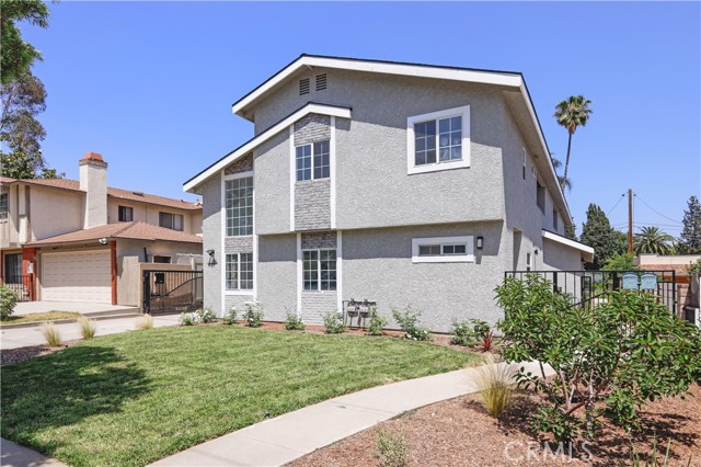 314 Lola Avenue, Pasadena CA: https://media.crmls.org/medias/c5953860-140d-4ad5-8923-e2e12e4676ae.jpg