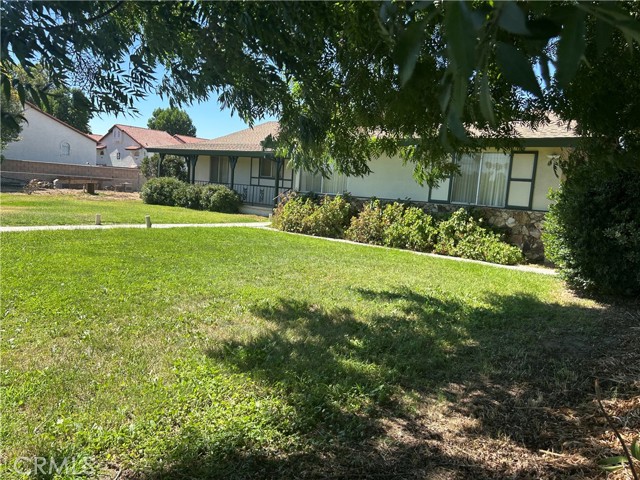 2750 W Devonshire Avenue, Hemet CA: https://media.crmls.org/medias/c5957a0f-5c85-40f1-9378-69b0d22f5a73.jpg