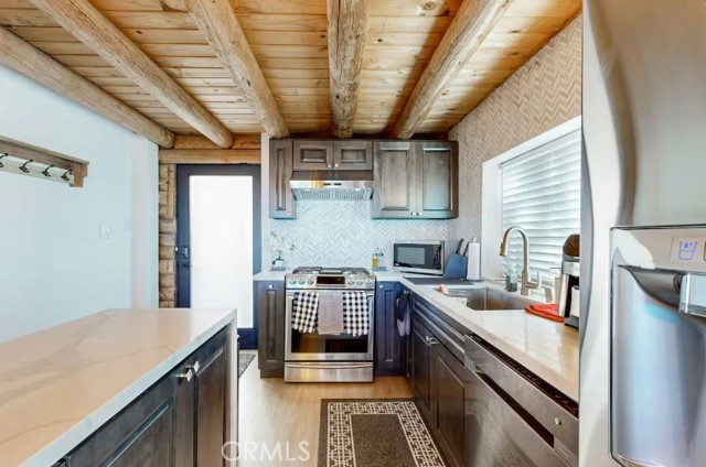 Detail Gallery Image 13 of 49 For 1960 Willow Dr, Running Springs,  CA 92382 - 4 Beds | 3 Baths