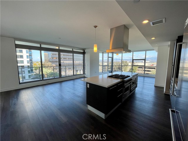 9 Macarthur Place S702 Santa Ana, California Elevate modern luxury living to new heights in Orange County’s finest high-rise apartment homes at Essex Skyline. Indulge in all the comforts, services, and amenities of the urbane lifestyle, while enjoying a casually elegant atmosphere that is distinctly SoCal.
Each residence offers designer finishes, high-end appliances, washer/ dryer included, floor-to-ceiling glass windows in select homes, and two gated parking spaces. Amenities include: 24 hr fitness center with towel service, lap pool with two spas, private spa complete with a massage room, lounge area, sauna, and steam room, controlled access, and much more! Conveniently located off the 55 freeway, 5 minutes to John Wayne Airport, two blocks from the largest shopping center on the West Coast, and in the heart of unlimited dining and entertainment options.