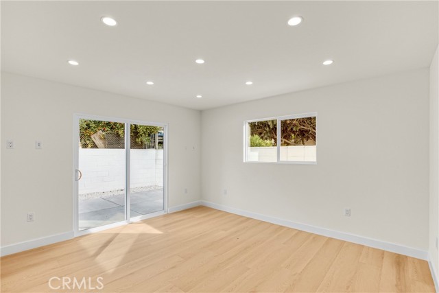 Detail Gallery Image 32 of 39 For 7040 Tyrone Ave, Van Nuys,  CA 91405 - 6 Beds | 4/1 Baths