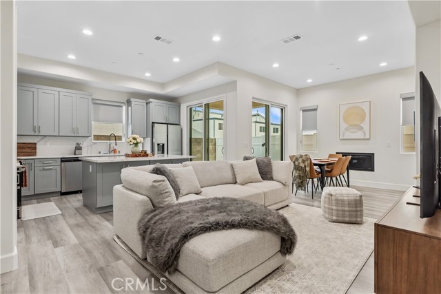 Detail Gallery Image 23 of 31 For 305 N Mountain View St, Santa Ana,  CA 92703 - 3 Beds | 3/1 Baths