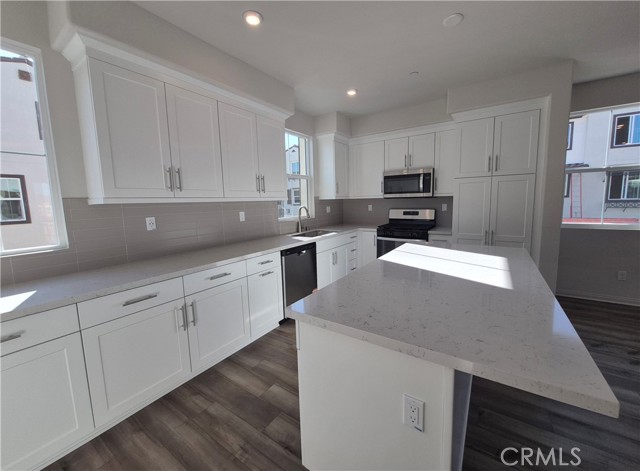Detail Gallery Image 3 of 24 For 2137 Cumberland, Pomona,  CA 91766 - 4 Beds | 3/1 Baths